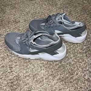 Nike grey huarache sneakers